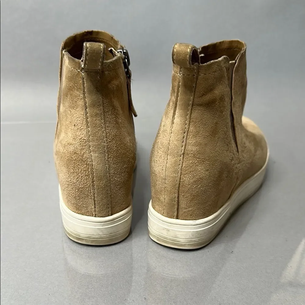 Caslon Cnaidy-Lea Suede Wedge Sneakers – Tan – Women’s Size 5.5M (A-1516)